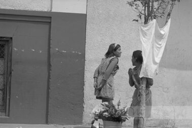 De la serie Cuatro variaciones sobre un trapo blanco
